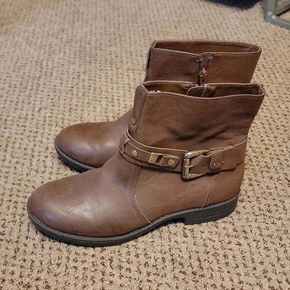 Like New Booties! | Relativity brand | Size 9 - Picture 4 of 6